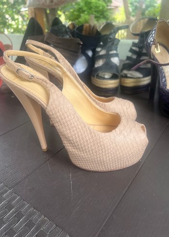 Bej Yılan Derisi Desenli Dolgu Topuklu Kadın Ayakkabı - Görsel 2