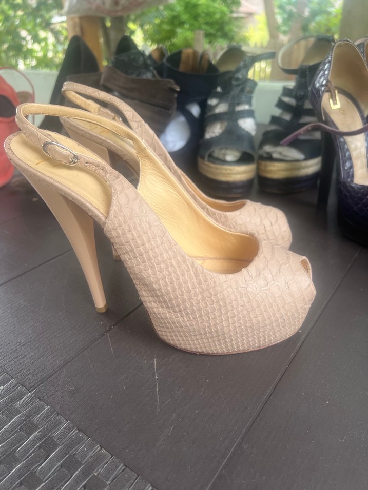 Bej Yılan Derisi Desenli Dolgu Topuklu Kadın Ayakkabı - Görsel 2