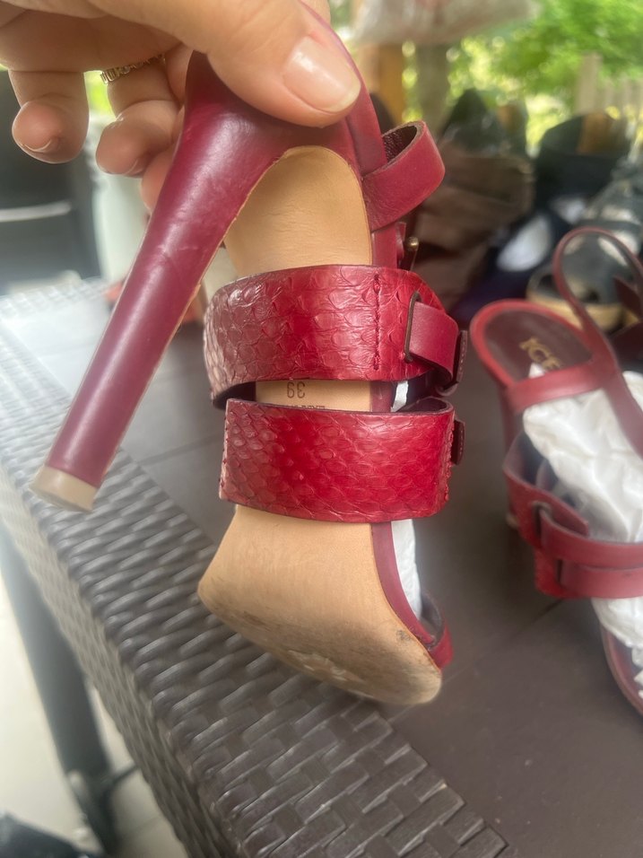 Kırmızı Deri Tokalı Dolgu Topuklu Kadın Sandalet - Görsel 2