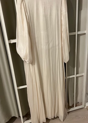 Beyaz Uzun Kollu Çiçekli Nisan Elbisesi - Görsel 3