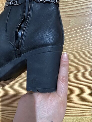 37 Beden siyah Renk Siyah charmlı bot bootie