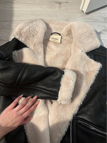 m Beden siyah Renk pull&bear kürklü deri ceket