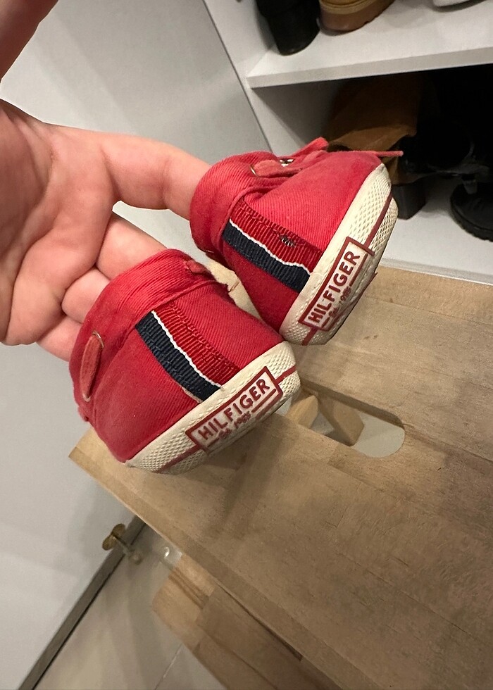 Tommy Hilfiger kırmızı bağcıklı ayakkabı - Görsel 2