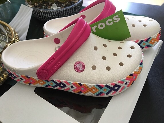 36 Beden pembe Renk Crocs yakında butun numaraları olucak