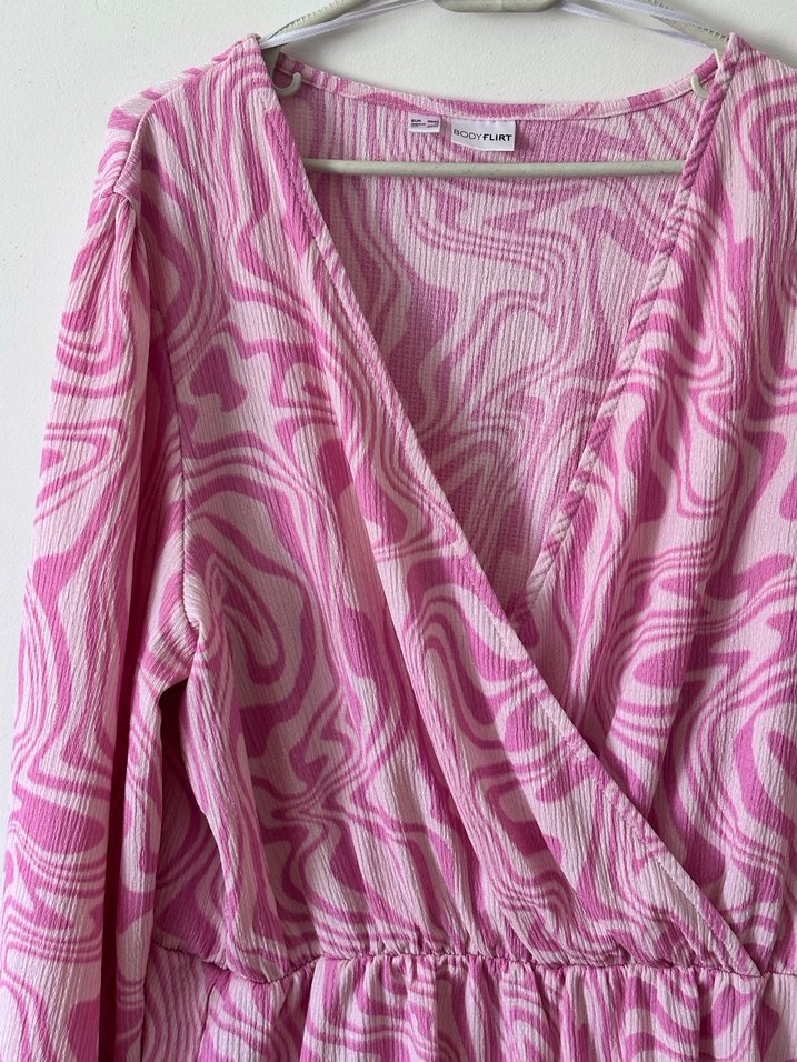 Pembe Batik Desenli Mini Hemşire Sabahlığı - Görsel 2