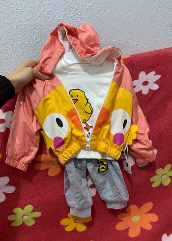 Action Baby Carries 1 Yaş