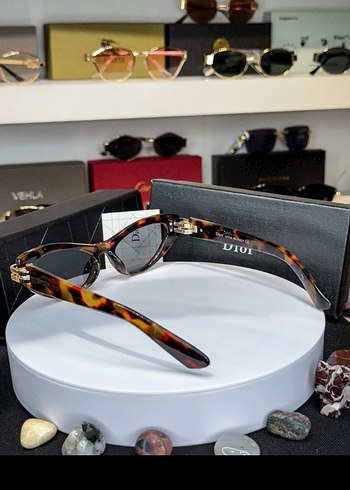 Bej Parlak Klasik Kadın Güneş Gözlüğü - Görsel 3