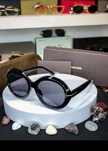 Siyah Parlak Kadın Klasik Güneş Gözlüğü - Görsel 2