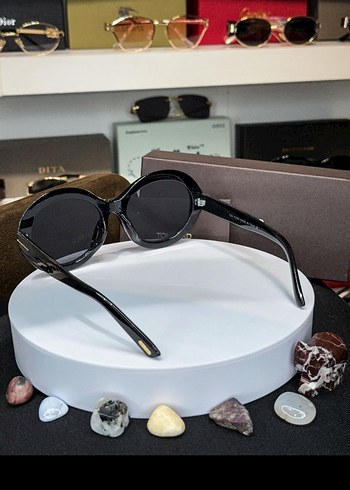 Siyah Parlak Kadın Klasik Güneş Gözlüğü - Görsel 3