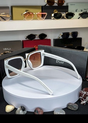 Bej Şeffaf Çerçeveli Kadın Güneş Gözlüğü - Görsel 3