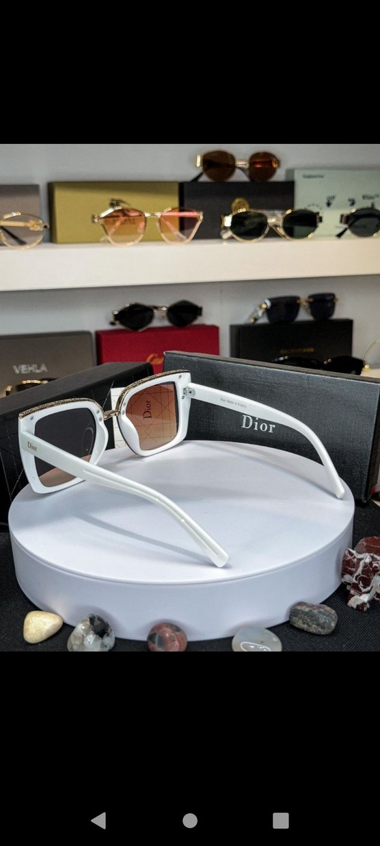 Bej Şeffaf Çerçeveli Kadın Güneş Gözlüğü - Görsel 3