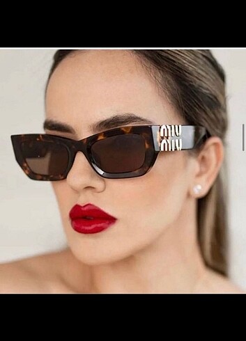 Miu Miu güneş gözlüğü