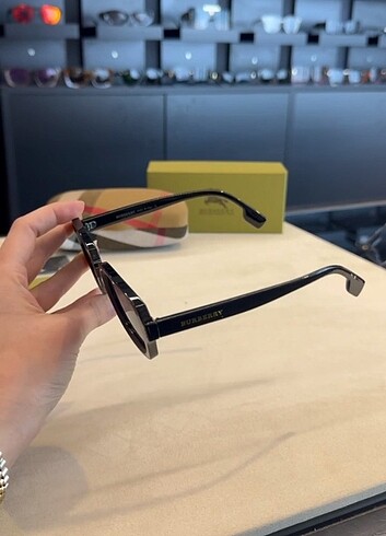 Burberry Güneş gözlüğü