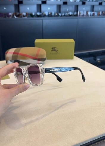 Burberry Güneş gözlüğü