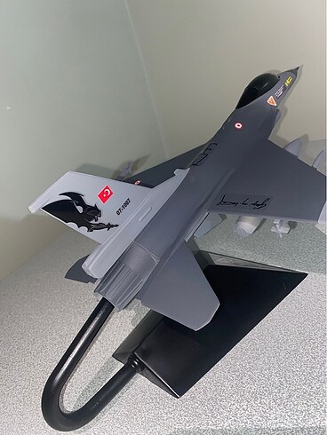 F-16 maket uçağı