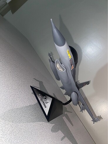  F-16 maket uçağı