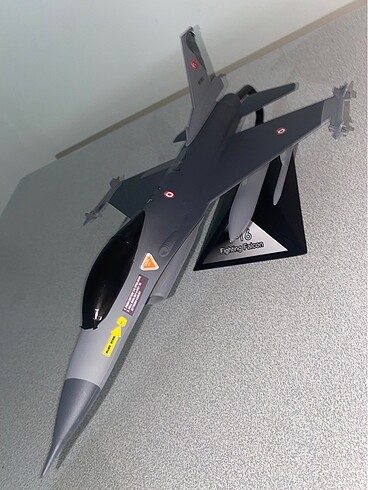  Beden F-16 maket uçağı