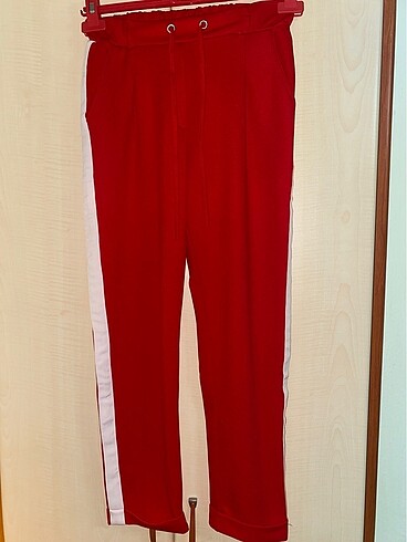 Kırmızı pantolon