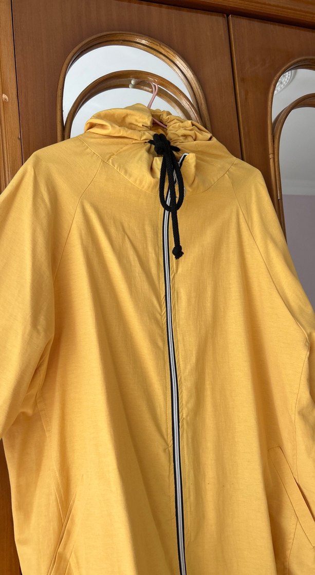 Sarı Midi Boy Rahat Kesim Yağmurluk - Görsel 5