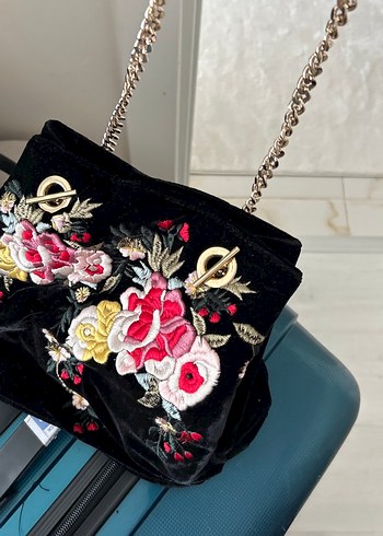 Zara Zincir Detaylı İşlemeli Siyah Kadın Çanta