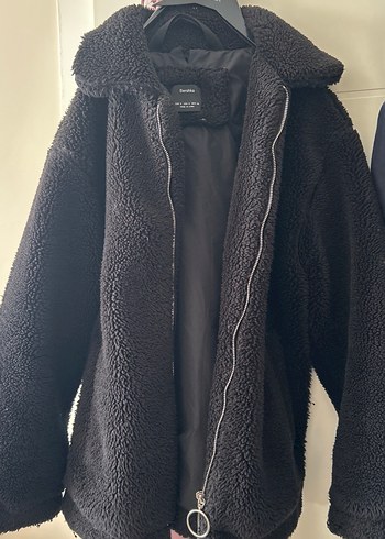 Bershka Siyah Kadın Midi Boy Kürklü Kışlık Ceket