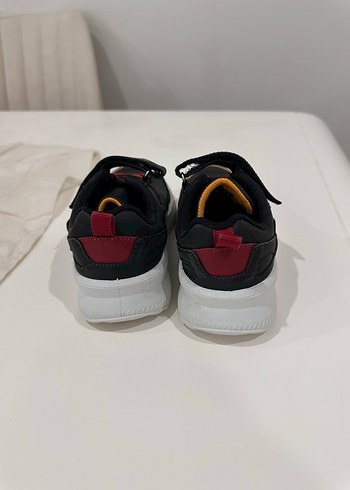 31 Beden Renkli Erkek Çocuk Spor Ayakkabı Velcro