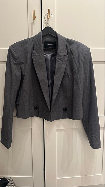 Stradivarius gri crop Blazer.