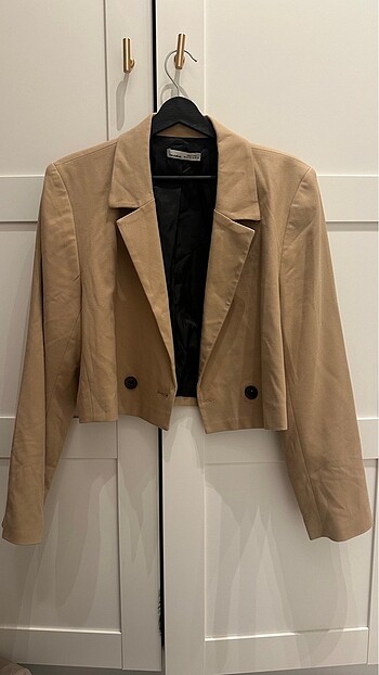 Pull and bear crop camel blazer