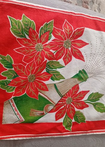 Nakışlı Kırmızı Renkli Masa Örtüsü - Görsel 6