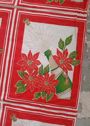 Nakışlı Kırmızı Renkli Masa Örtüsü - Görsel 2