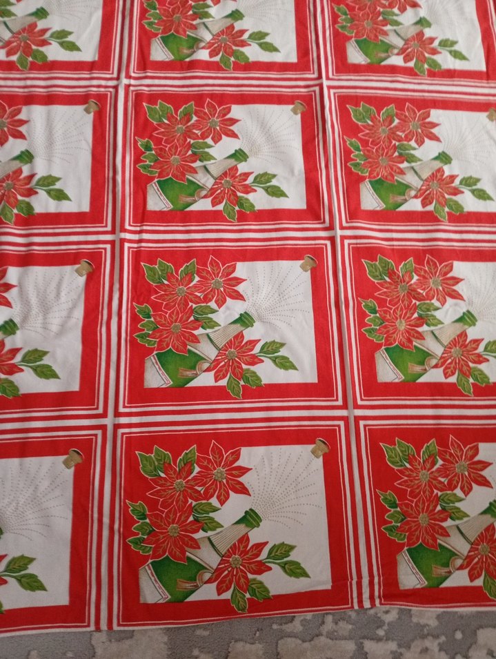 Nakışlı Kırmızı Renkli Masa Örtüsü - Görsel 3