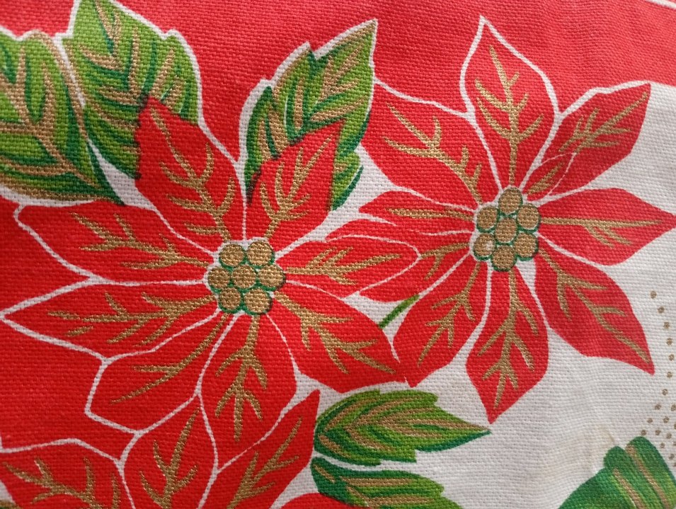 Nakışlı Kırmızı Renkli Masa Örtüsü - Görsel 5