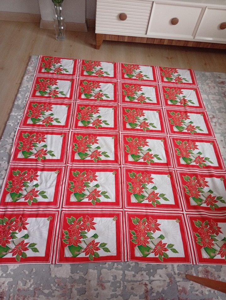 Nakışlı Kırmızı Renkli Masa Örtüsü - Görsel 4