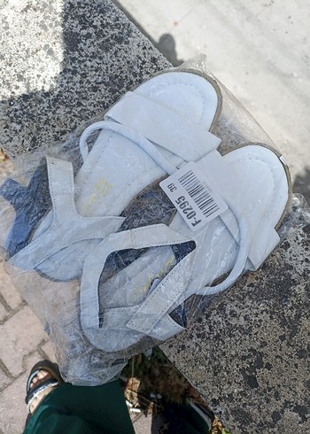 Diger Beyaz Kadın Dolgu Topuklu Sandalet