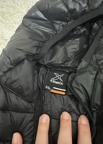 Siyah Kapüşonlu erkek cocuk Kışlık Mont - Görsel 2