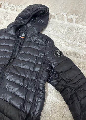 Siyah Kapüşonlu erkek cocuk Kışlık Mont - Görsel 3