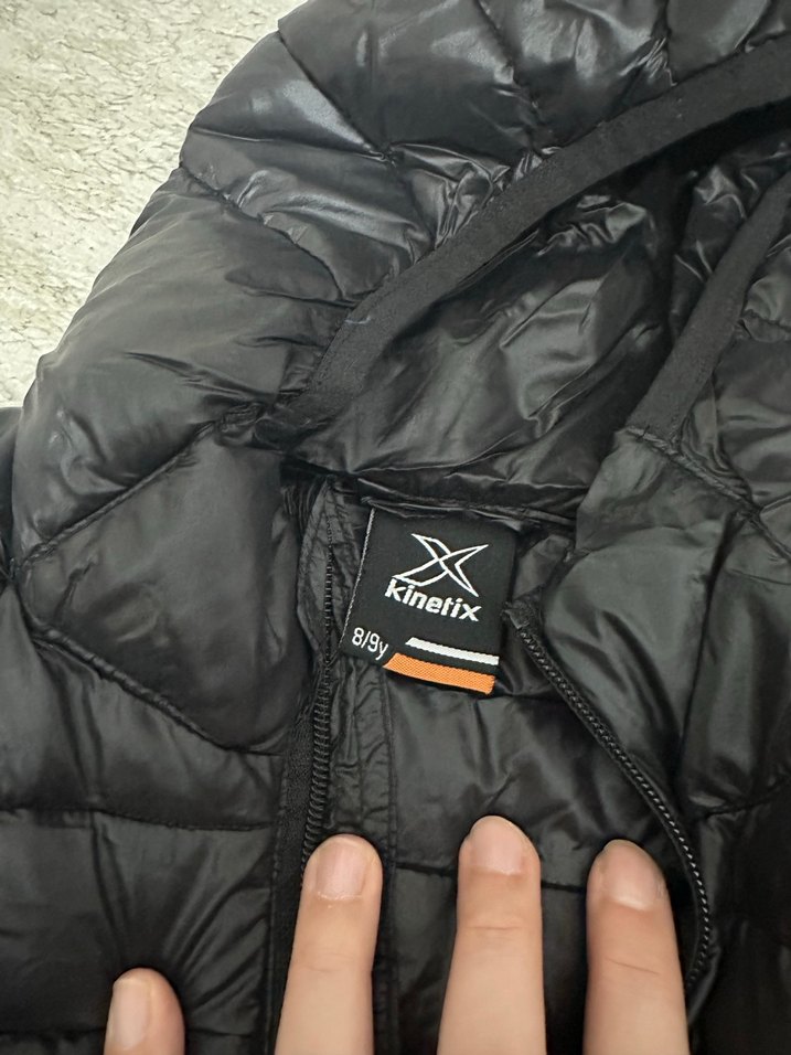 Siyah Kapüşonlu erkek cocuk Kışlık Mont - Görsel 2