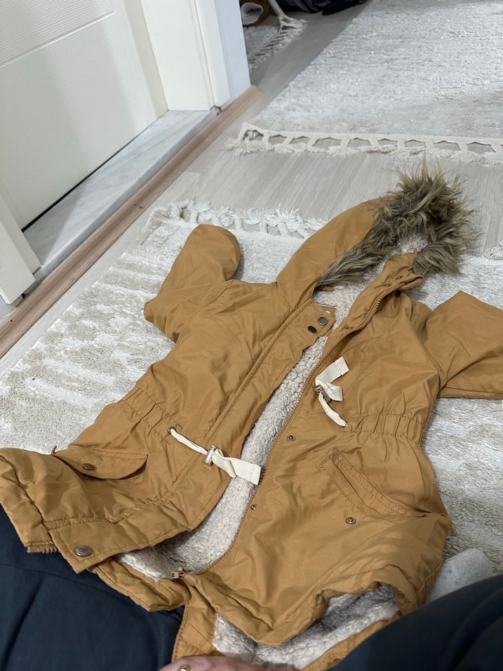 Kürklü Kapüşonlu Bej Midi kız çocuk mont - Görsel 4