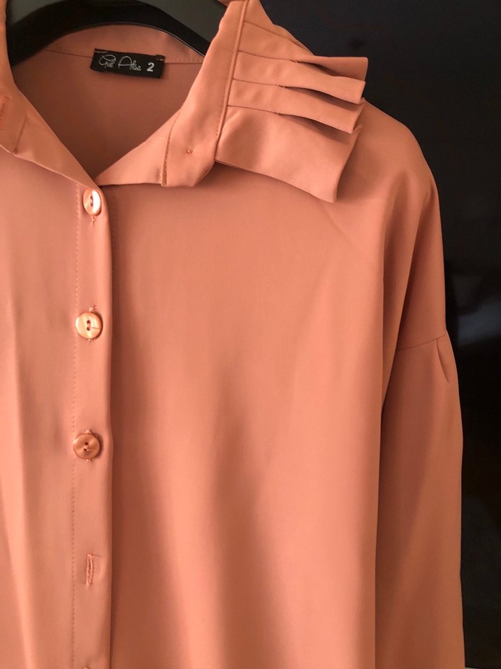 Düğmeli, Uzun Kollu Bej Kadın Bluz 1veya iki defa giyild - Görsel 2