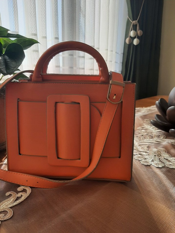 Bej Parlak Deri Tokalı Kadın Çanta - Görsel 2