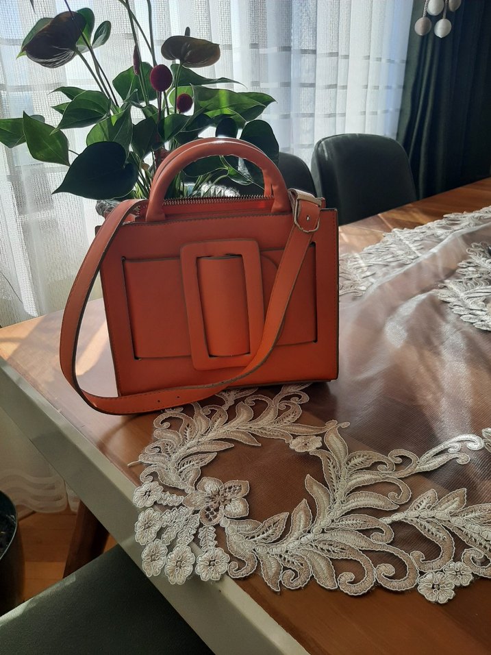 Bej Parlak Deri Tokalı Kadın Çanta - Görsel 3