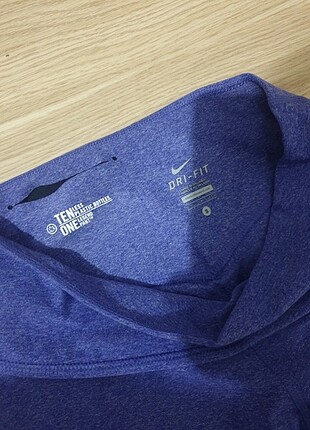 Nike Tayt 