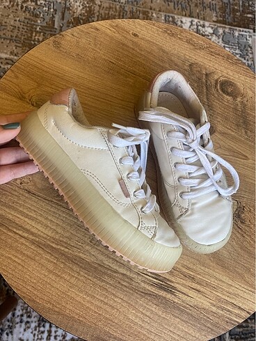 zara 31 numara ayakkabı