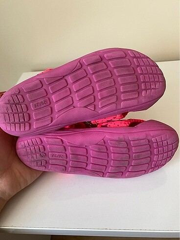 27 Beden pembe Renk 27 numara pembe sandalet