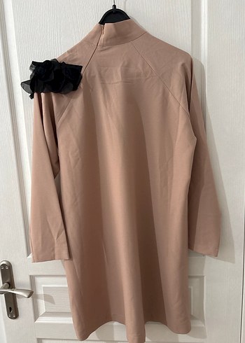 Uzun Kollu Bej Kadın Tunik Siyah Fırfır Detaylı - Görsel 2