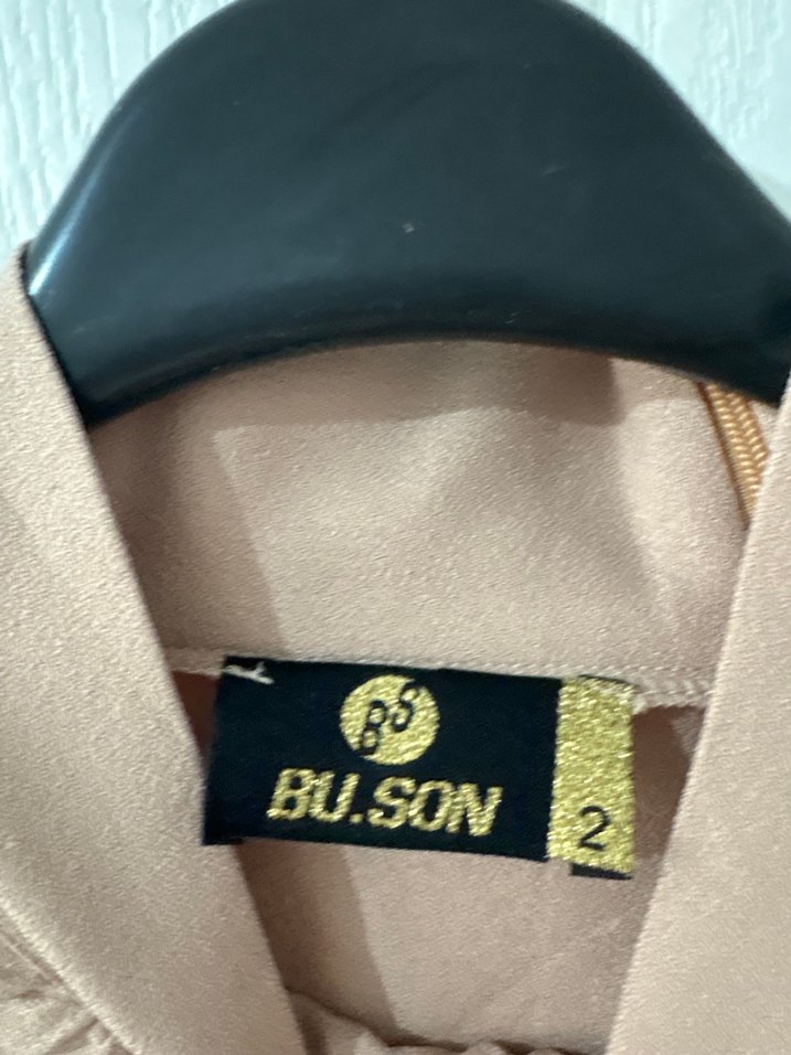 Uzun Kollu Bej Kadın Tunik Siyah Fırfır Detaylı - Görsel 3