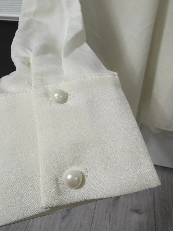 Zincir Detaylı Beyaz Midi Kadın Gömlek - Görsel 3