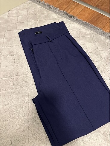 lacivett pantolon