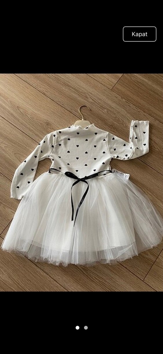 Uzun Kollu Beyaz Kız Elbisesi Siyah Kalp Desenli - Görsel 3