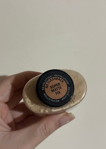 Revolution Banana Light Pudra - Görsel 2